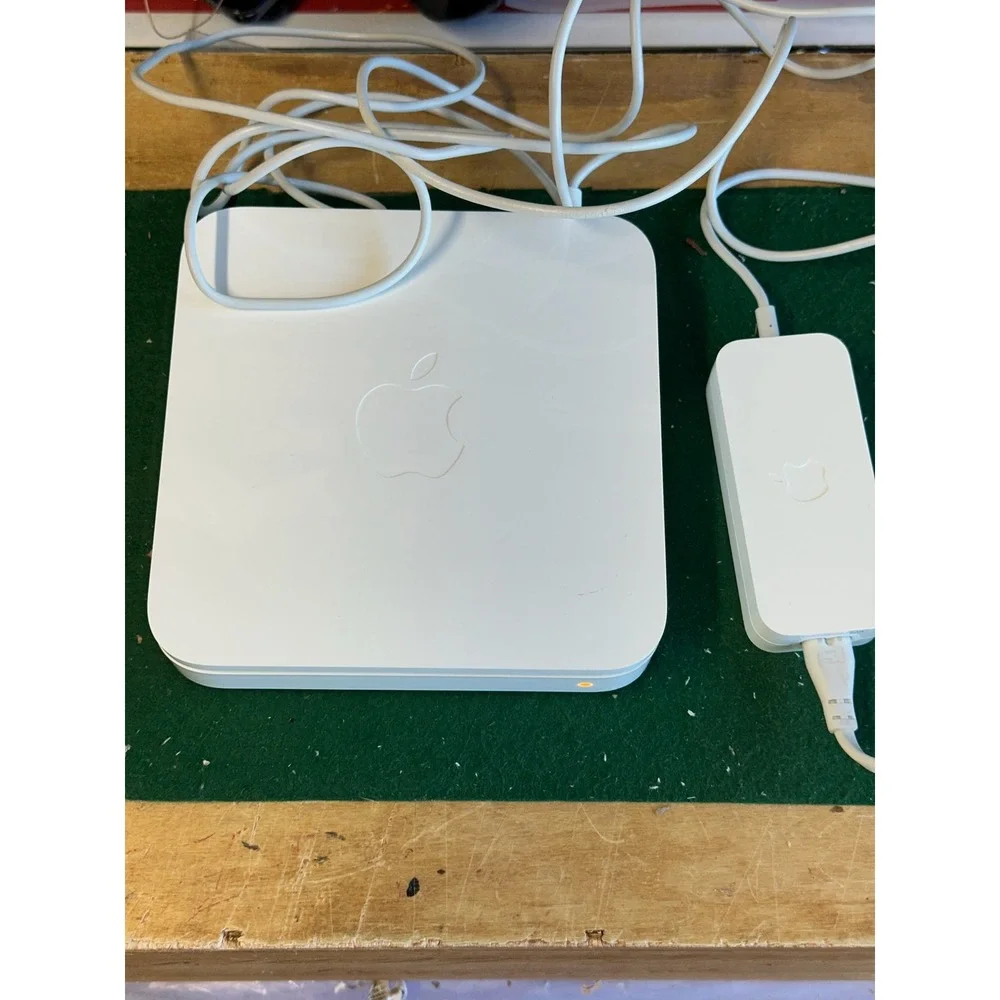 Apple AirPort Extreme‎ Base Station A1354 Dual-Band Wi-Fi Router White 4th Gen
